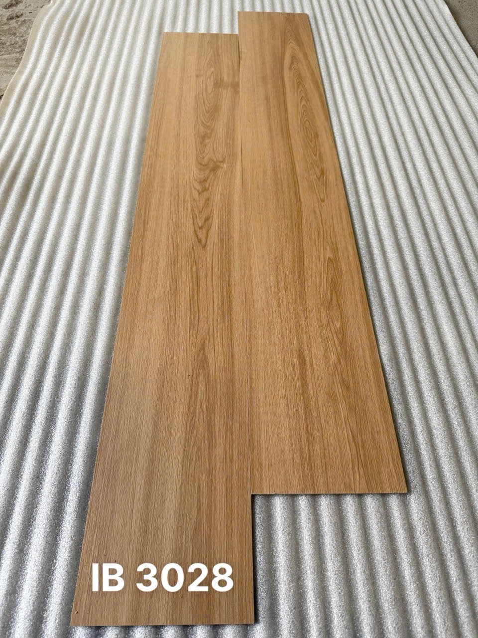 Sàn nhựa dán keo IB 3028
